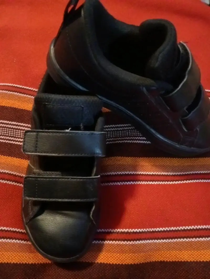 Zapatos negros adidas número 31
