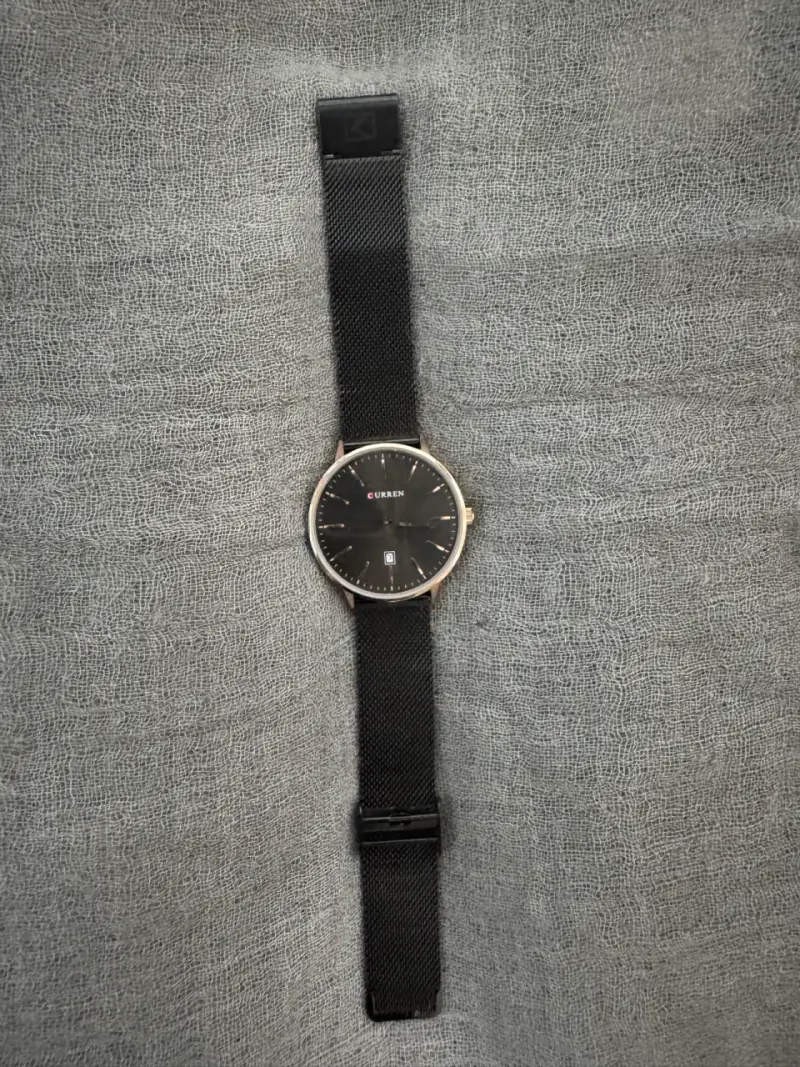 Reloj negro marca Curren - 2