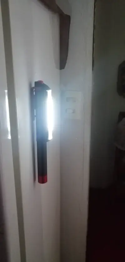 Linterna LED magnética recargable - miniatura 4