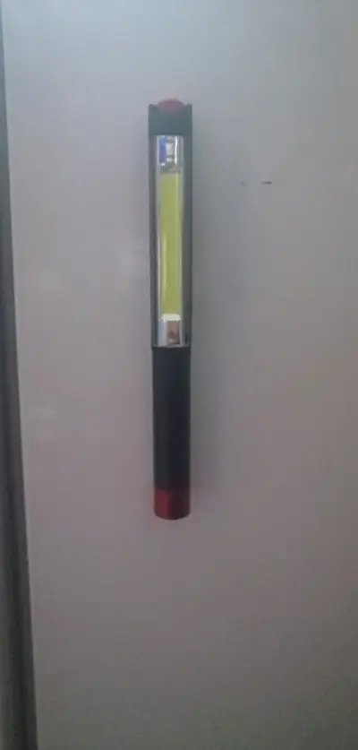 Linterna LED magnética recargable - miniatura 5