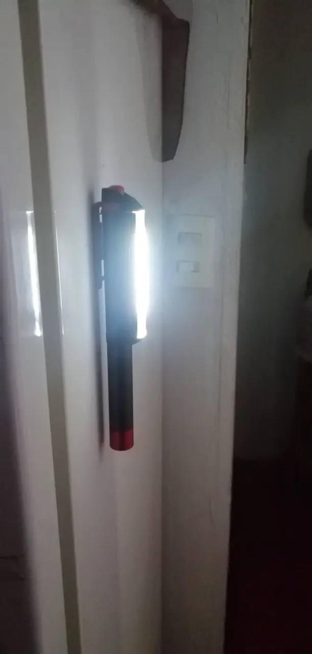 Linterna LED magnética recargable - 6