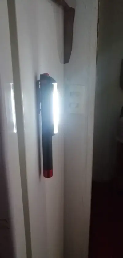 Linterna LED magnética recargable - miniatura 6