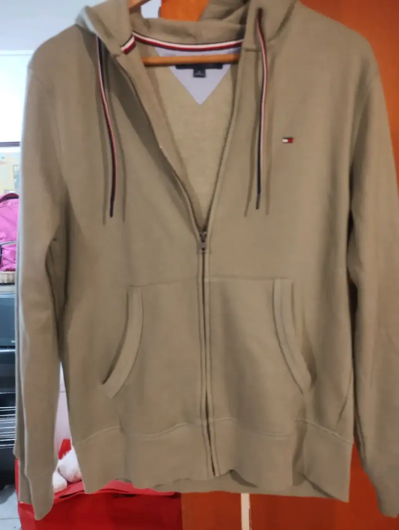 Polerón beige con capucha - 1