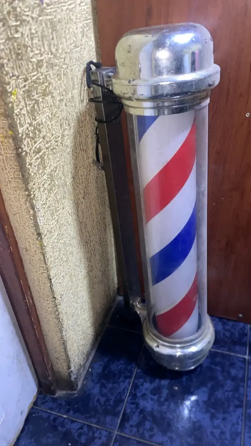 Letrero de barbería clásico - 2