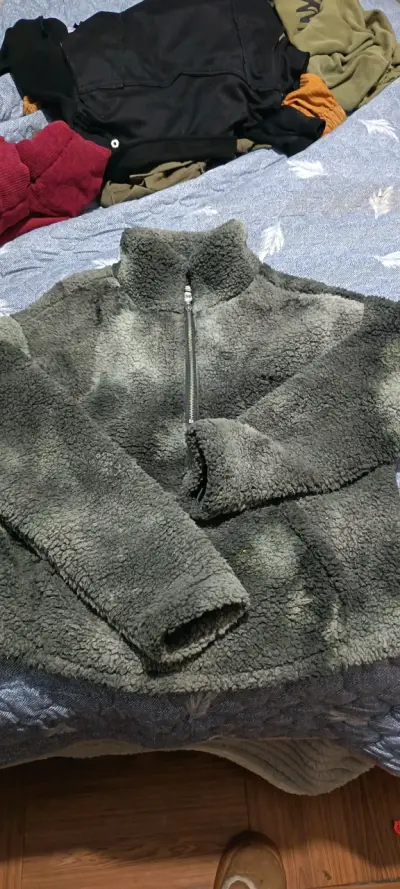 Chaqueta negra con cierre - miniatura 6