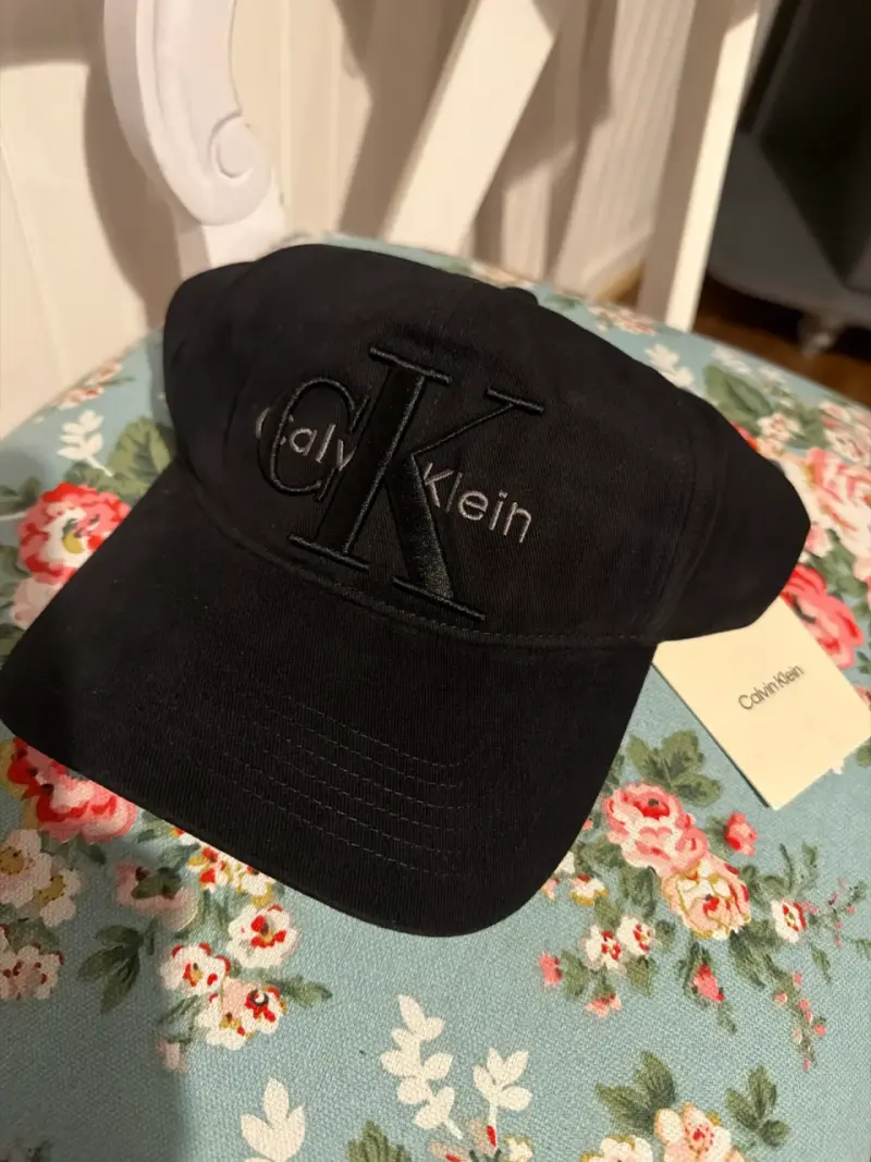 Gorra negra Calvin Klein - 2