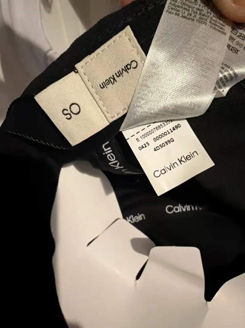 Gorra negra Calvin Klein - 3