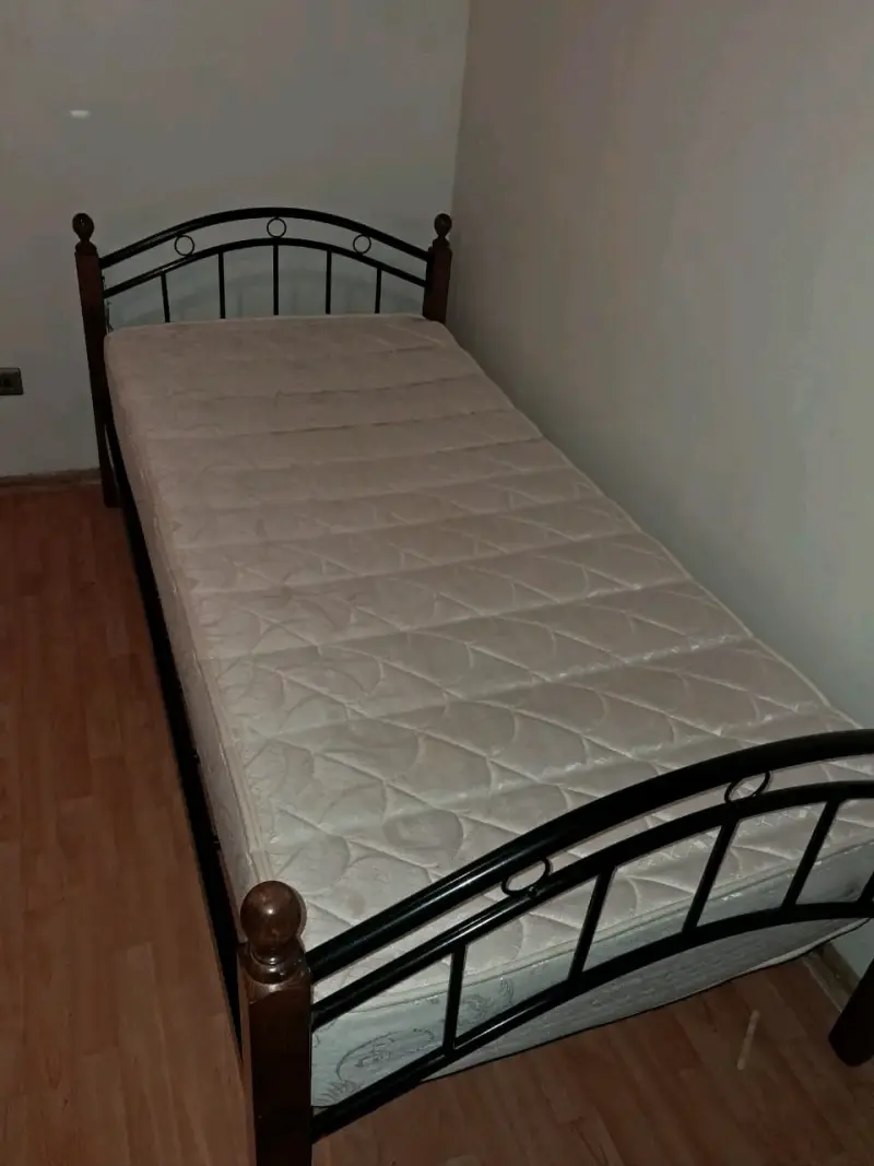 Cama individual con colchón