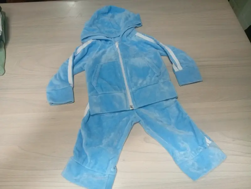 Conjunto infantil azul con capucha