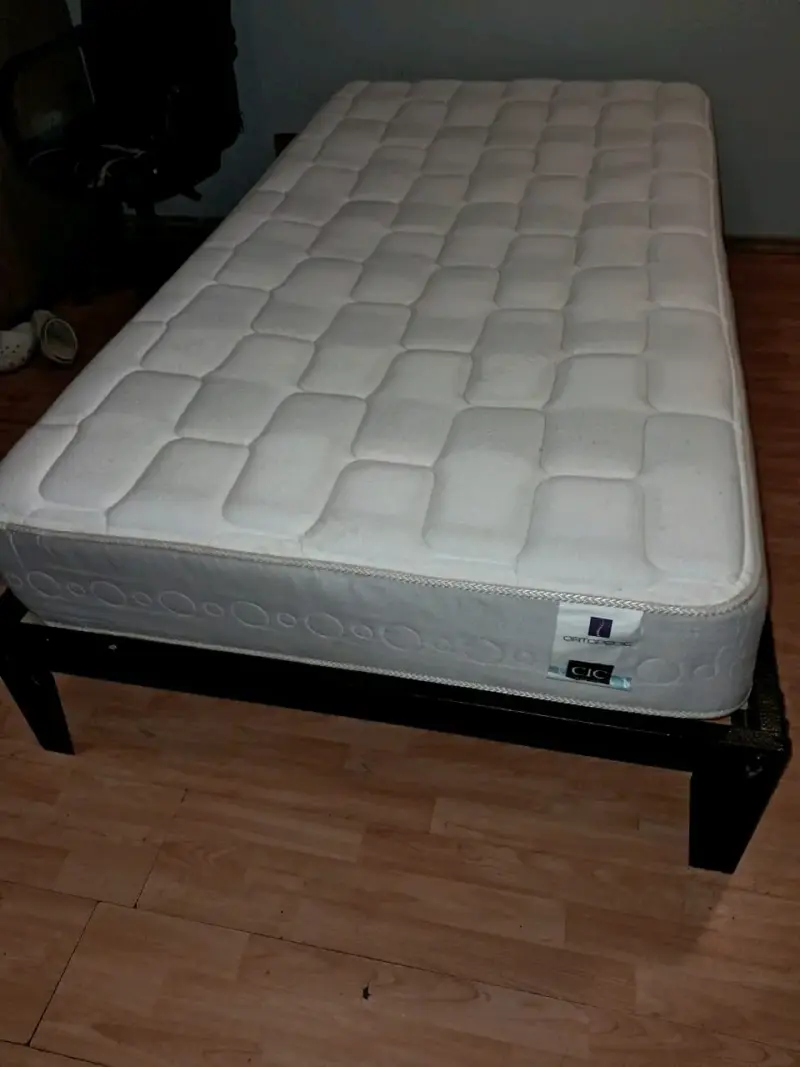 Cama con colchón CIC
