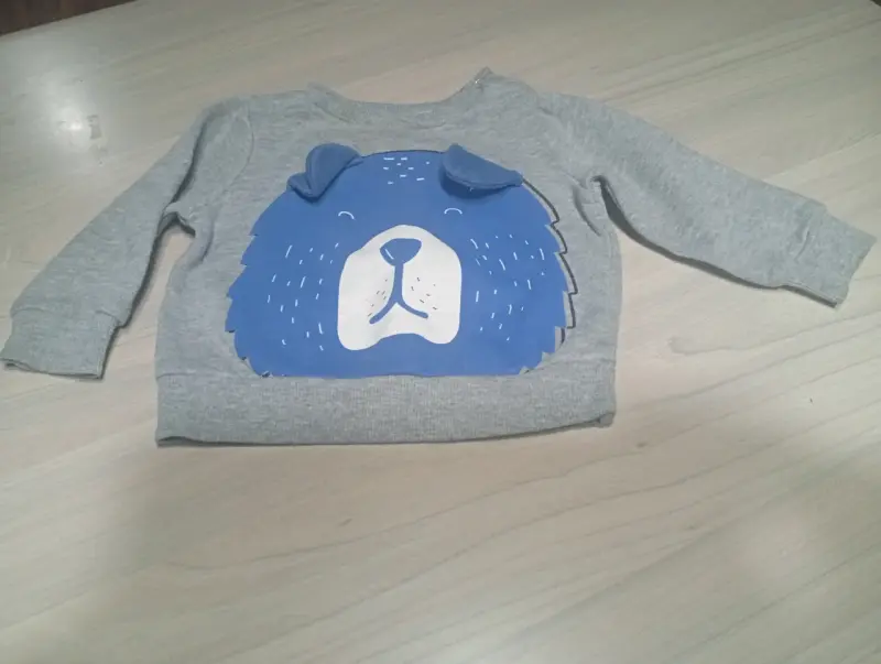 Polerón gris infantil con oso
