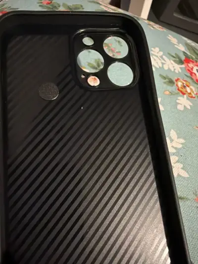 Funda de celular negra con lazo 13 pro Max - miniatura 3