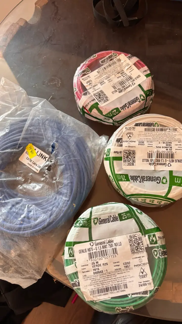 4 Rollos de cables eléctricos