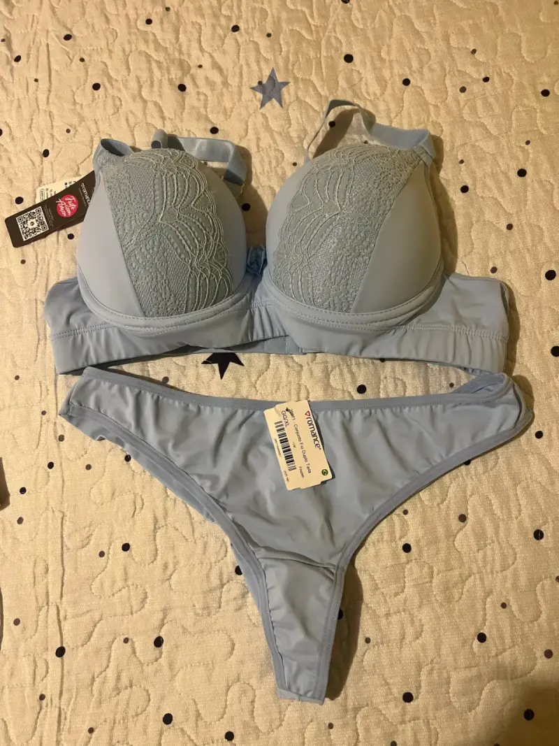 Conjunto de lencería azul con encaje - 1