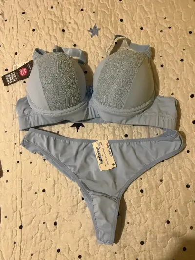 Conjunto de lencería azul con encaje - miniatura 1