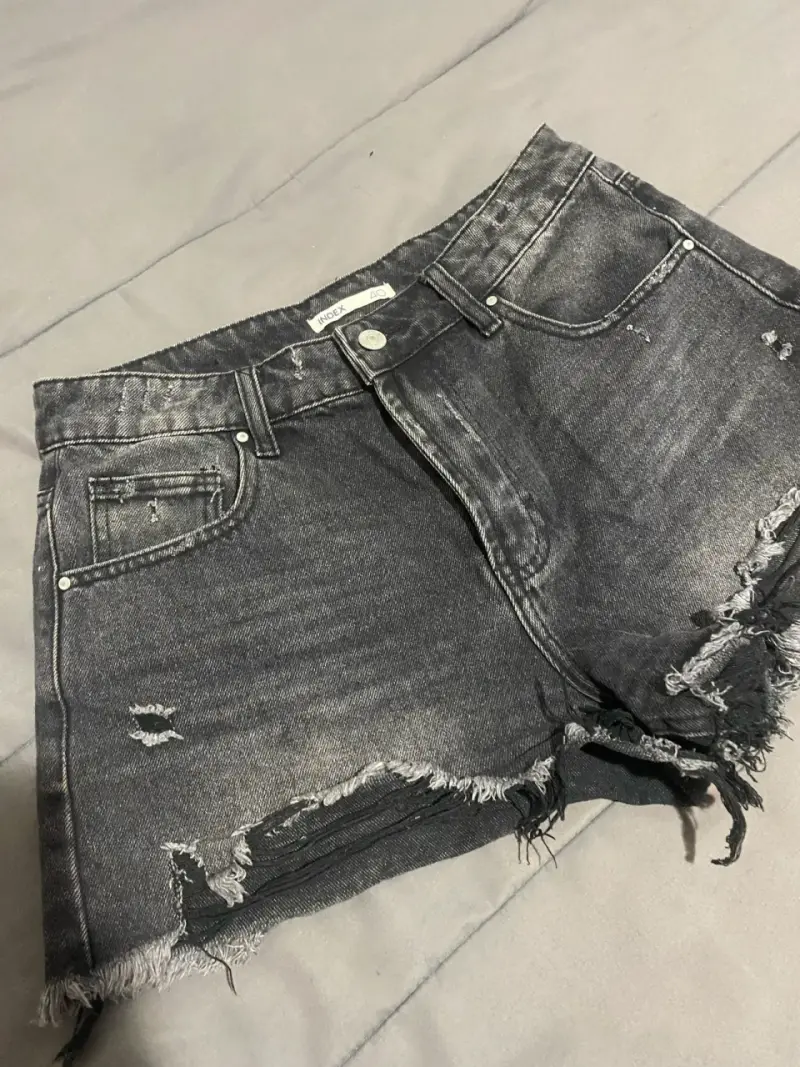 Shorts de mezclilla gastados - 1