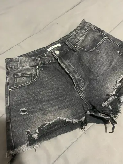 Shorts de mezclilla gastados - miniatura 1