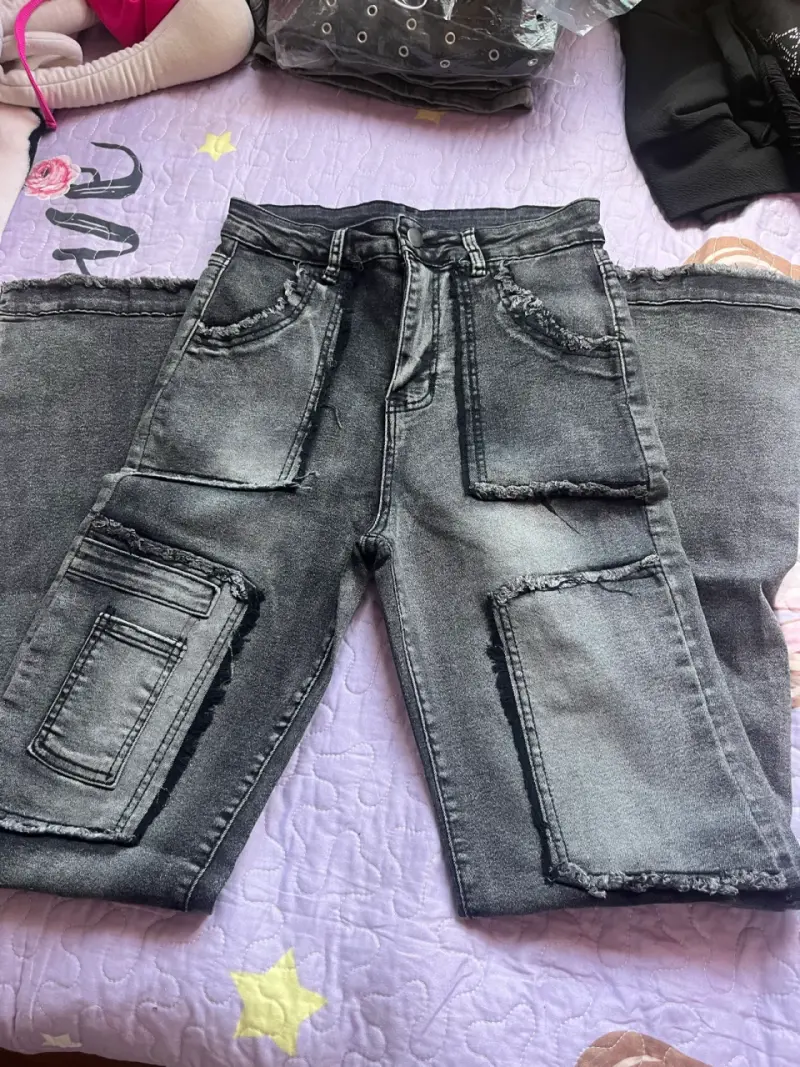 Jeans grises con bolsillos rotos - 1