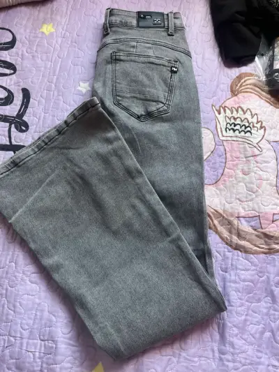 Jeans grises diseño moda - miniatura 3