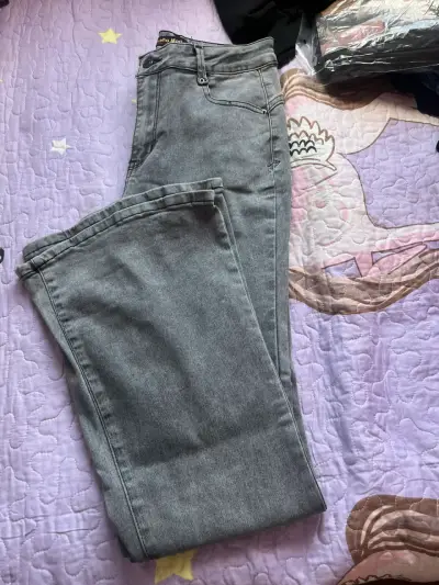 Jeans grises diseño moda - miniatura 4