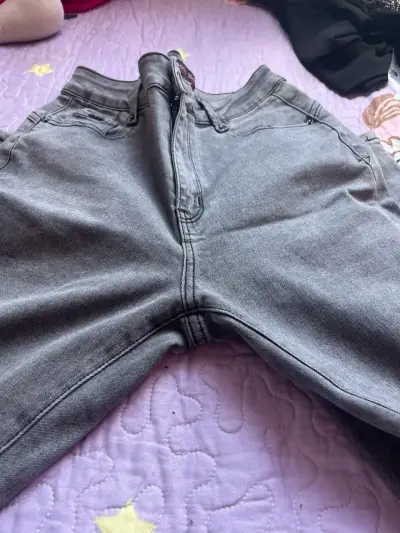 Jeans grises diseño moda - miniatura 5