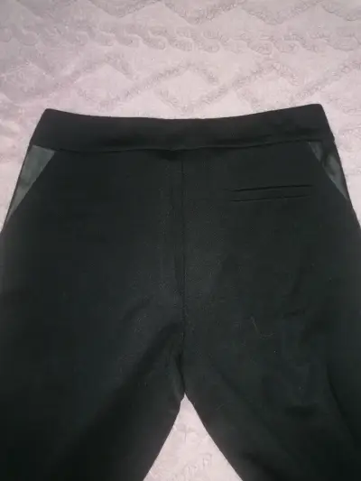 Leggings negros con tachas - miniatura 3