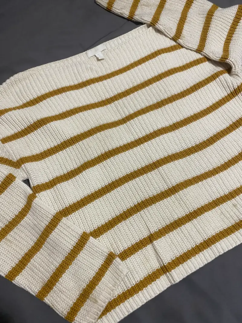 Suéter rayado blanco y amarillo - 1