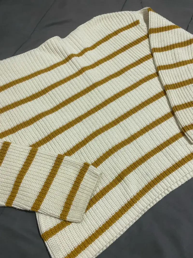 Suéter rayado blanco y amarillo - 3