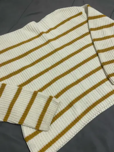 Suéter rayado blanco y amarillo - miniatura 3