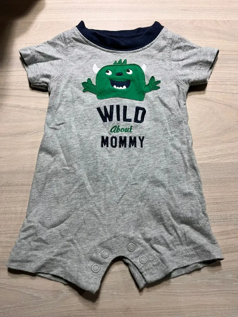Enterito gris con diseño verde