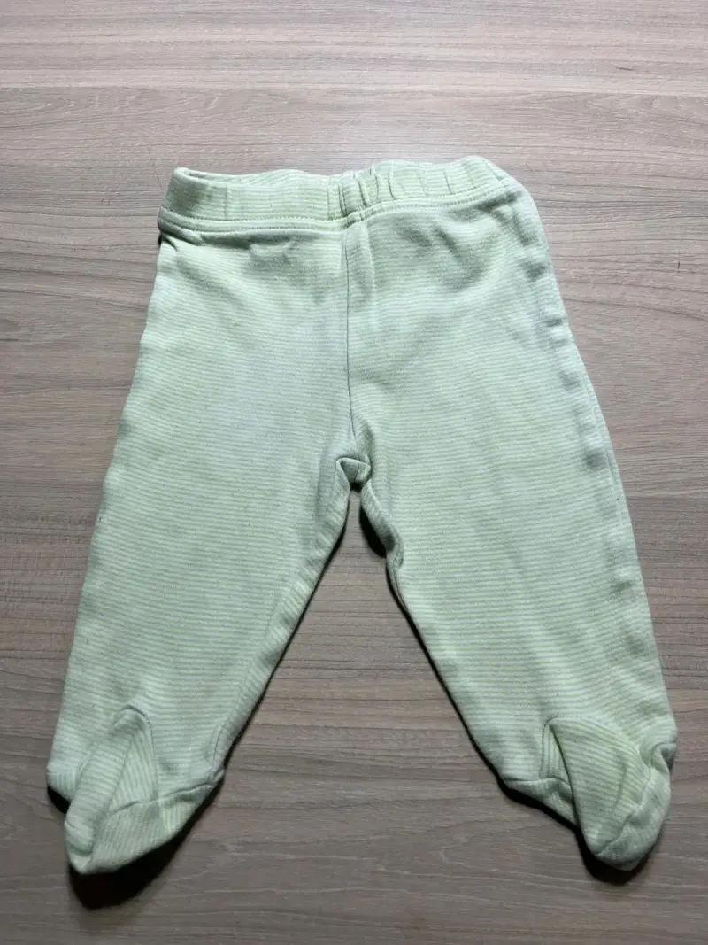 Pantalón bebé color verde