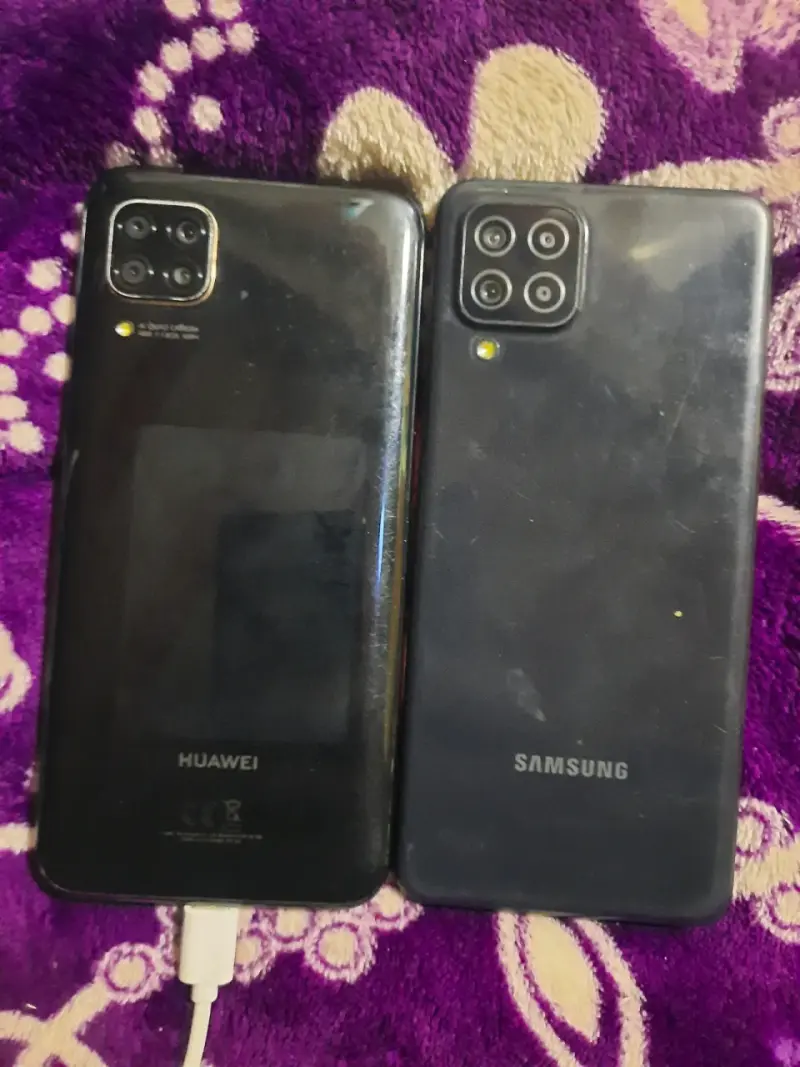 Dos celulares Huawei y Samsung - 1