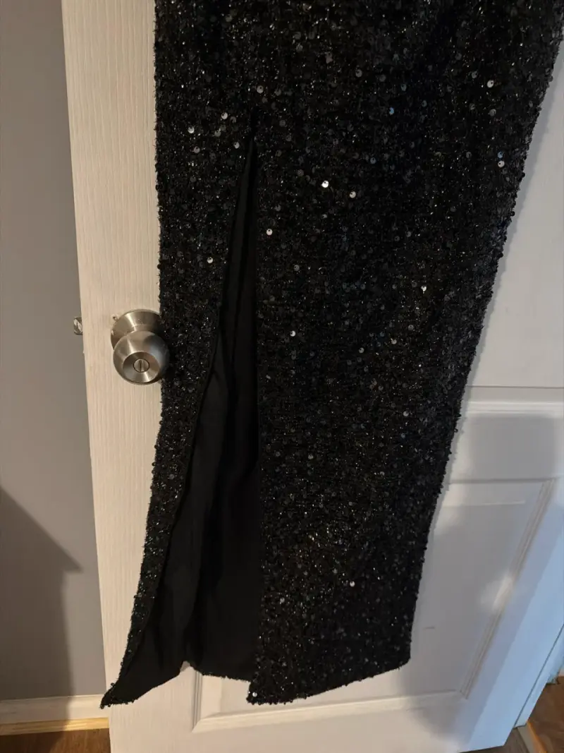 Vestido negro elegante con lentejuelas - 3