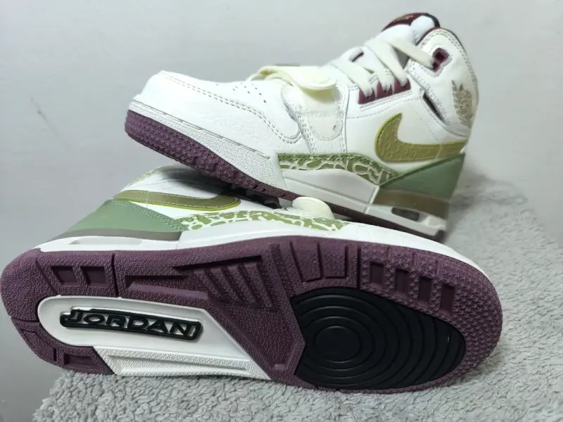 Zapatillas blancas Air Jordan talla 36 - 2