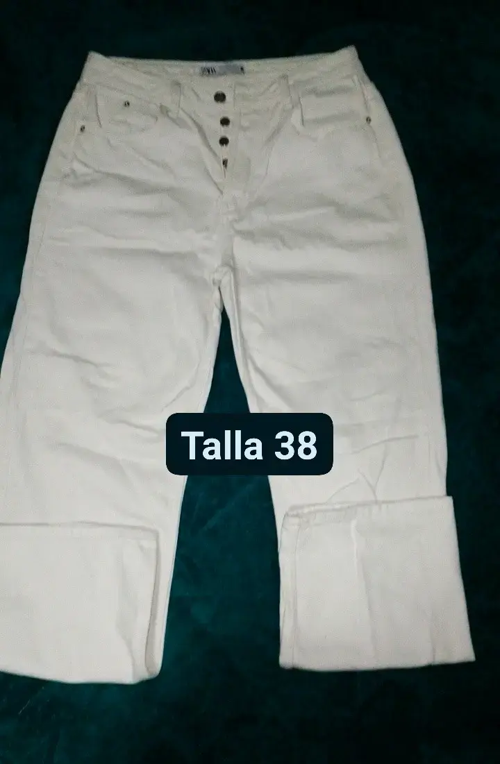 Jeans azules rasgados con detalles - 5