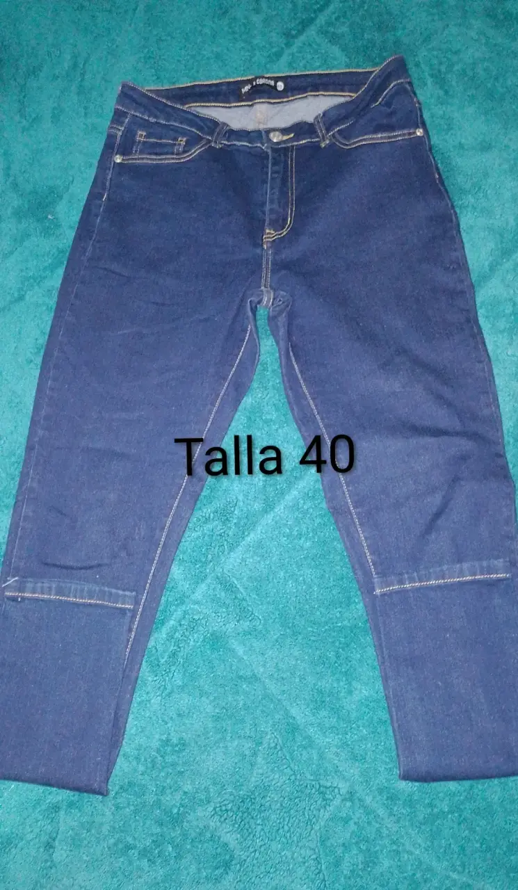 Jeans azules rasgados con detalles - 6