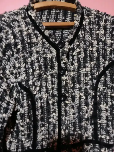 Chaqueta tejida blanco y negro - miniatura 2