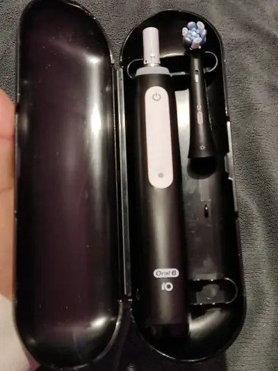 Cepillo eléctrico Oral-B iO - miniatura 1
