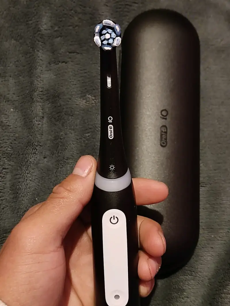 Cepillo eléctrico Oral-B iO - 4
