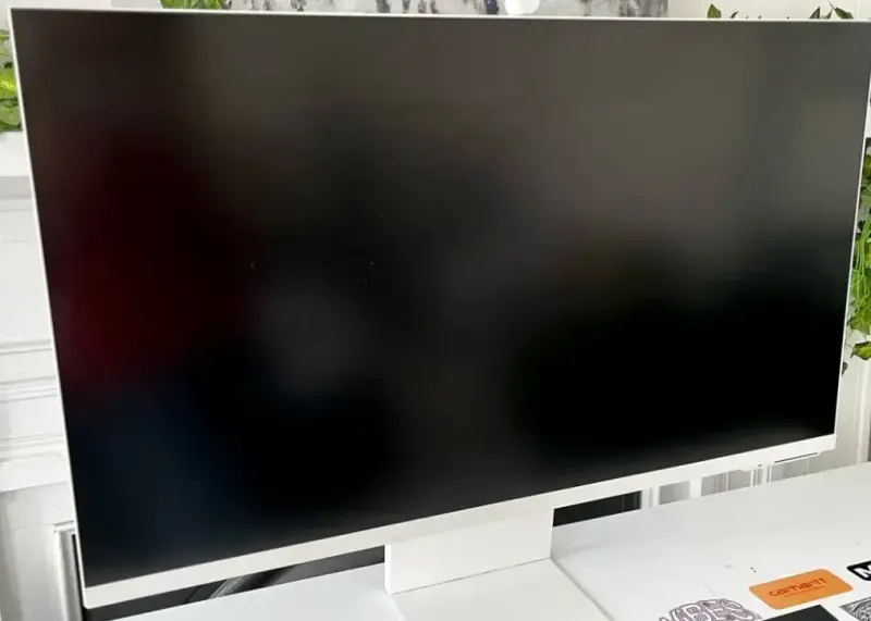 Monitor Samsung M8 - 32 pul 4K smart TV 60 hertz - 1