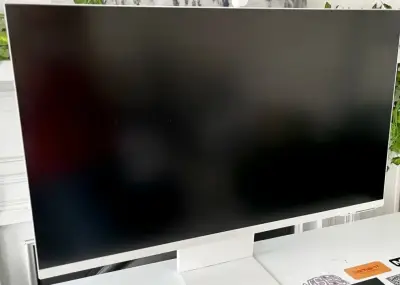 Monitor Samsung M8 - 32 pul  4K smart TV 60 hertz - miniatura 1