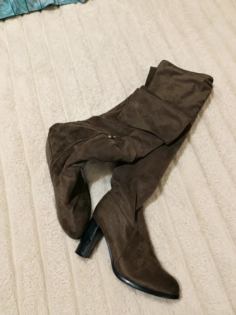 Botas altas marrones de gamuza