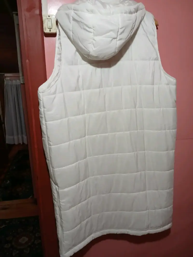 Chaleco acolchado blanco sin mangas - 2