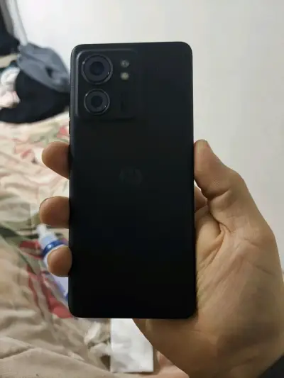 Smartphone moderno negro moto Edge 40 - miniatura 2