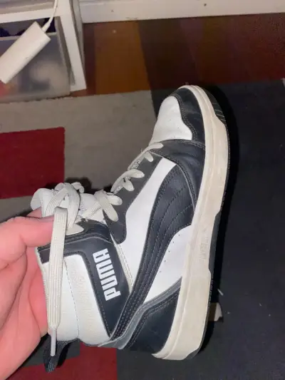 Zapatillas Puma blancas y negras - miniatura 2