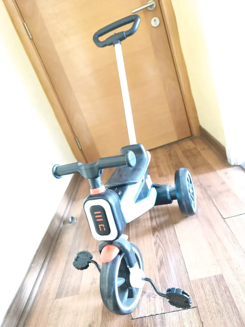 Triciclo para niños con mango - 1