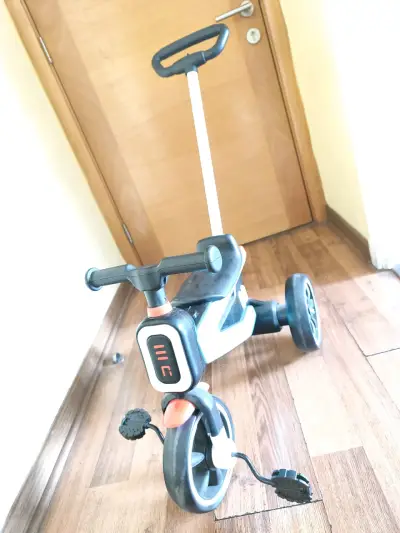 Triciclo para niños con mango - miniatura 1