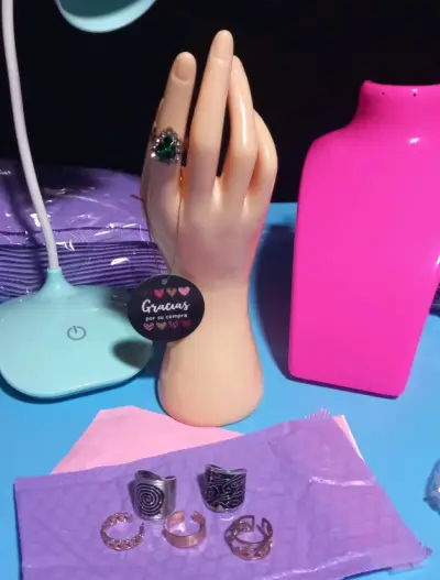 Anillos de bisutería variados - miniatura 3