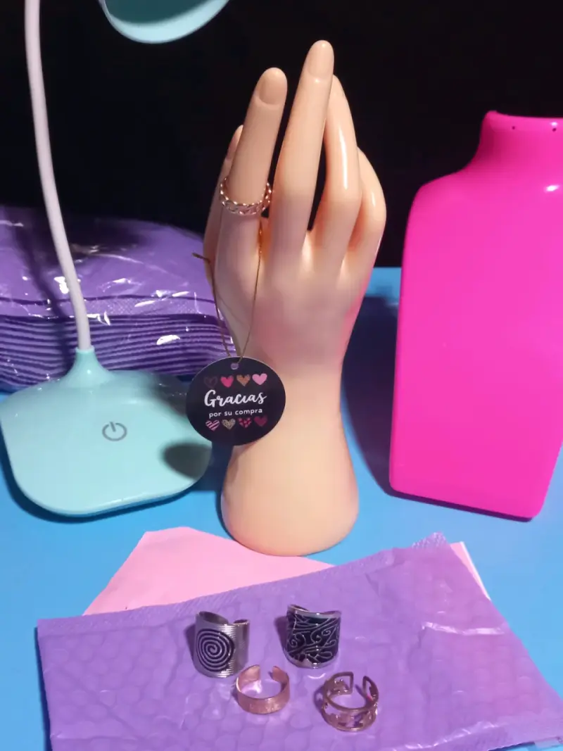 Anillos de bisutería variados - 4