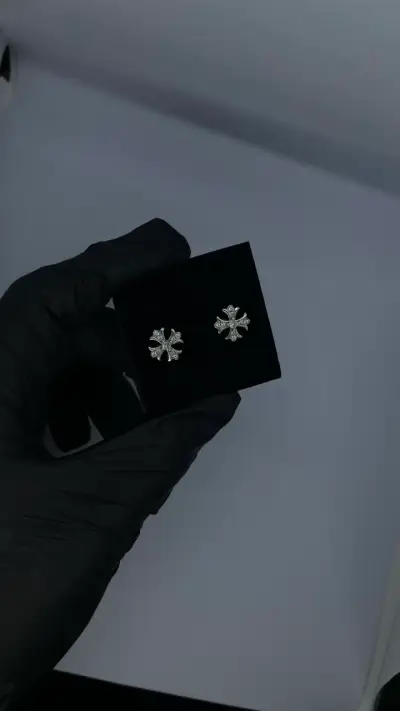 Aros de plata con diseño cruz - miniatura 1